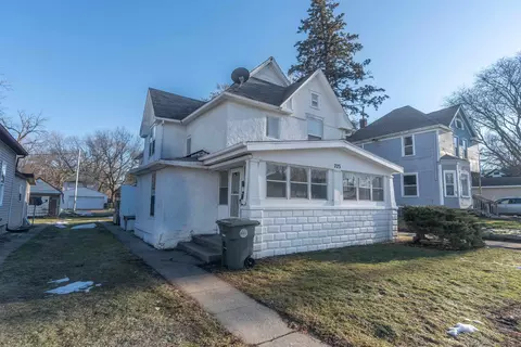 723 W 1st St, Waterloo, IA 50701