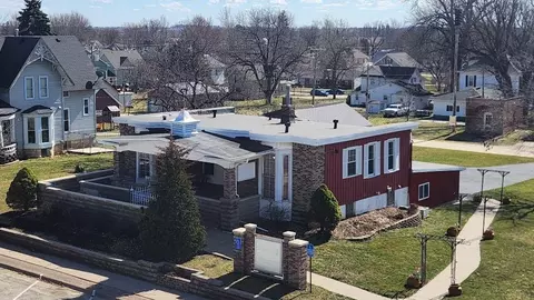 106 E Mission St, Strawberry Point, IA 52076