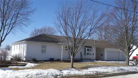 607 Commercial St, Reinbeck, IA 50669
