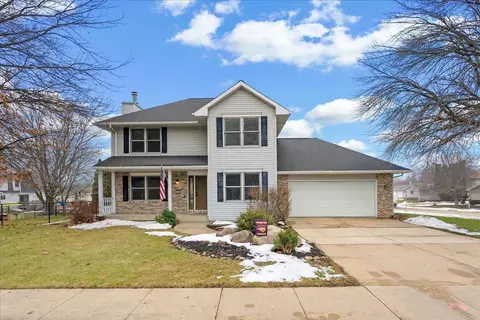903 Warwick Dr, Cedar Falls, IA 50613