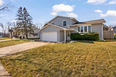 5407 Fjord Dr, Cedar Falls, IA 50613