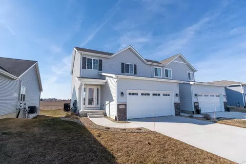 5333 Fernwood Dr, Cedar Falls, IA 50613