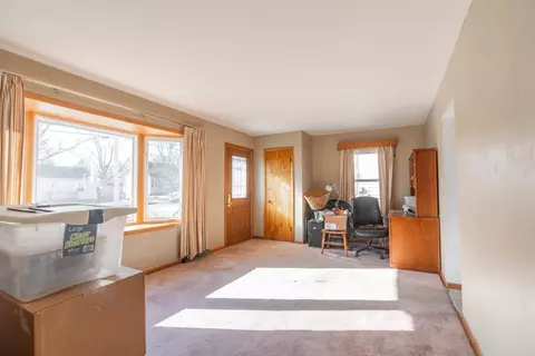1202 Upton Ave, Waterloo, IA 50701 photo 2