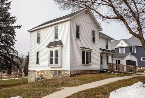 122 E Prospect St, Shell Rock, IA 50670 photo 2