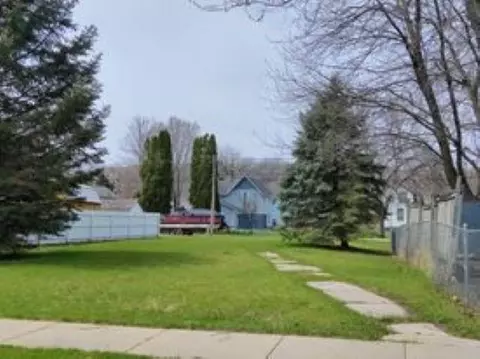 707 Maple Ave, Decorah, IA 52101