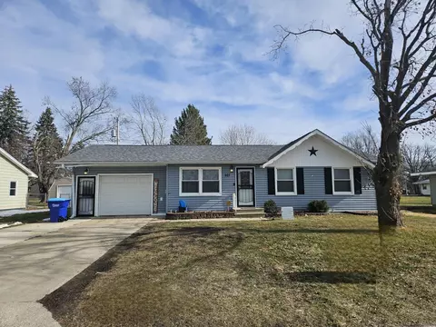 921 2nd Ave SW, Oelwein, IA 50662
