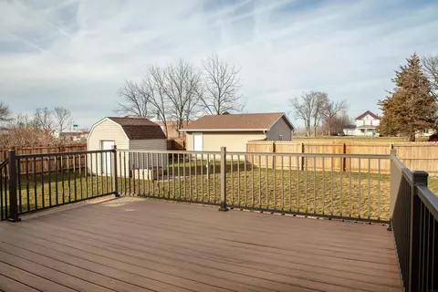 Exterior - 722 2nd St, Plainfield, IA 50666 photo 9 of 10