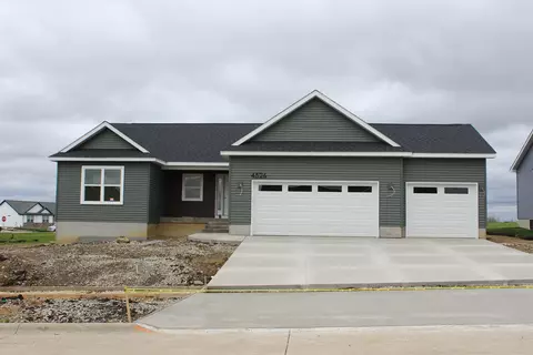 4526 Granite Ridge Rd, Cedar Falls, IA 50613
