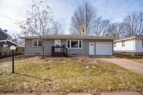 215 Olive St, Cedar Falls, IA 50613