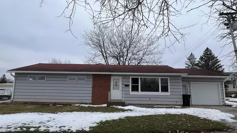 132 S Jackson Ave, Fredericksburg, IA 50630