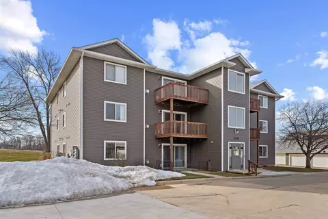 4708 Chadwick Rd #11, Cedar Falls, IA 50613