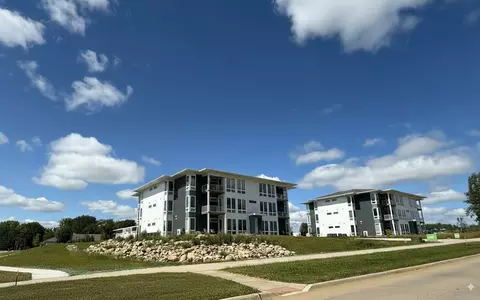 4015 Cedar Heights Dr #11, Cedar Falls, IA 50613