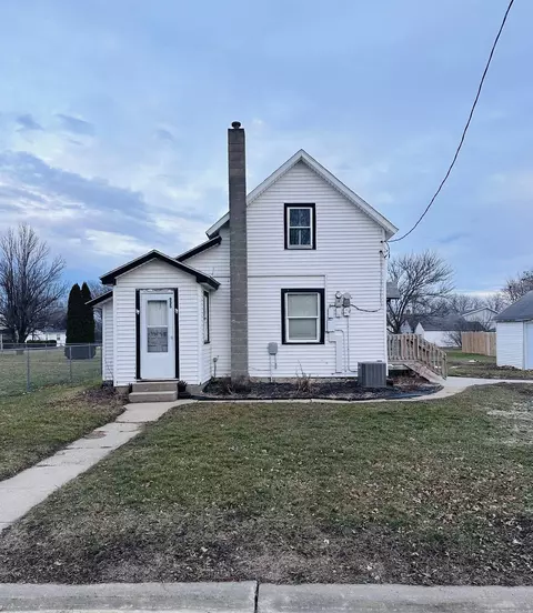 935 9th St, Jesup, IA 50648