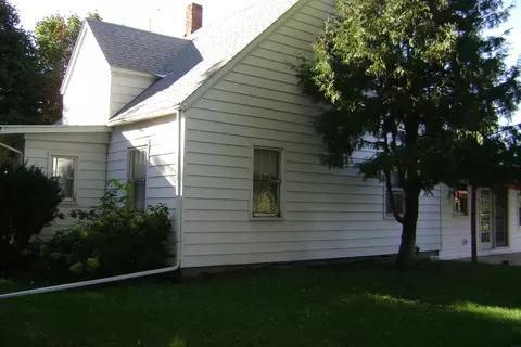 217 Grove St, Elma, IA 50628