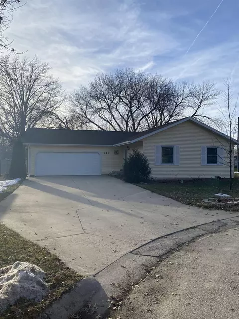 311 NE 15th Ave Pl Ave, Independence, IA 50644