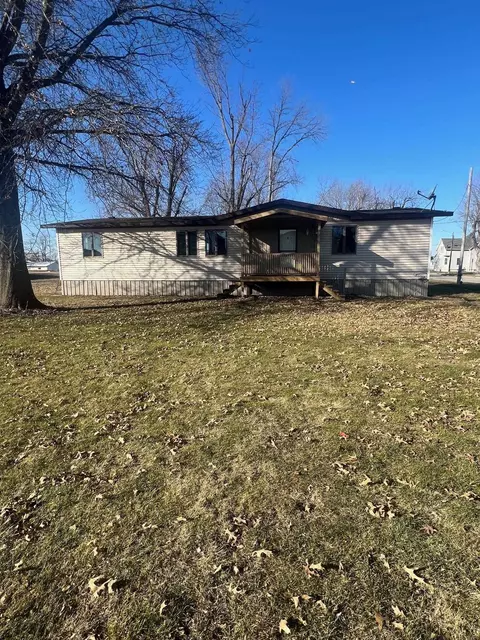 306 E 3rd St, Tama, IA 52339