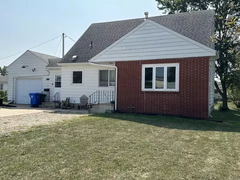 911 4th St, Allison, IA 50602