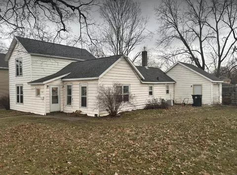 822 W 6th St, Cedar Falls, IA 50613