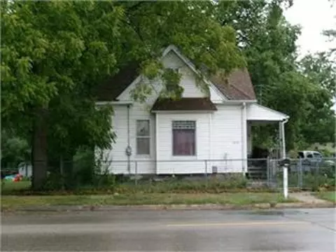 1610 E 4 St, Waterloo, IA 50703