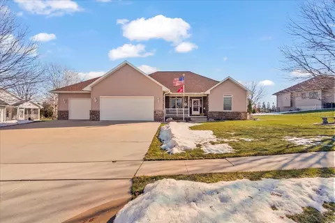 3916 Maryhill Dr, Cedar Falls, IA 50613