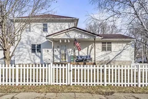 415 Monroe St, Winthrop, IA 50682