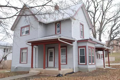 409 S Main St, Fayette, IA 52142