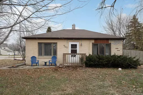 705 Burr Oak Ave, Evansdale, IA 50707
