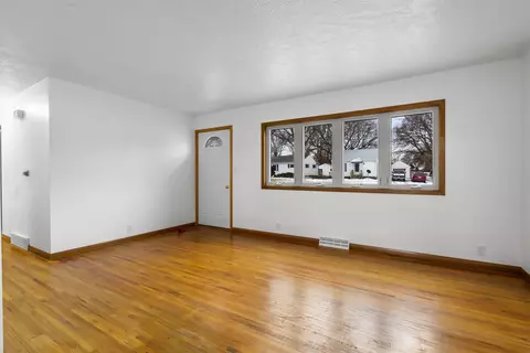1725 E Mitchell Ave, Waterloo, IA 50702 photo 4
