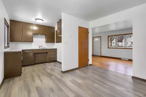 1725 E Mitchell Ave, Waterloo, IA 50702 photo 2