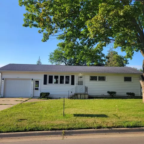 1725 E Mitchell Ave, Waterloo, IA 50702