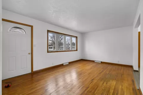 1725 E Mitchell Ave, Waterloo, IA 50702 photo 3
