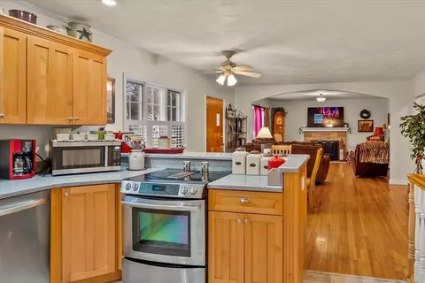 240 Ivanhoe, Waterloo, IA 50701 photo 2