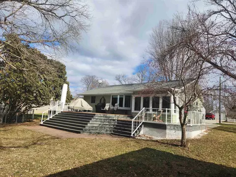 215 Riverview Dr, Decorah, IA 52101 photo 2