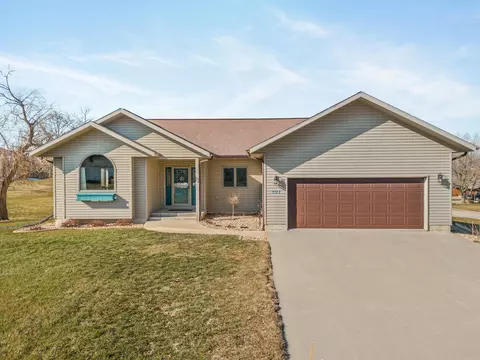 301 Garfield St, Gladbrook, IA 50635