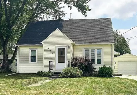 320 Eldora Rd, Hudson, IA 50643