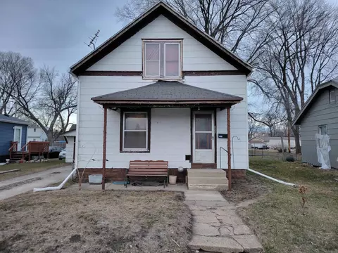 425 Rath St, Waterloo, IA 50703
