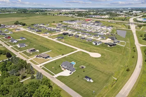 110 Live Oak Dr, Hudson, IA 50643