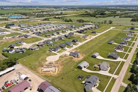 121 Live Oak Dr, Hudson, IA 50643