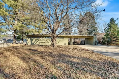 3422 Tucson Dr, Cedar Falls, IA 50613
