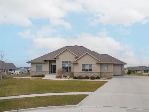 4319 Jakob Cir, Cedar Falls, IA 50613