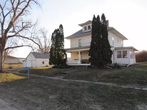 12591 St Paul St, Center Junction, IA 52212