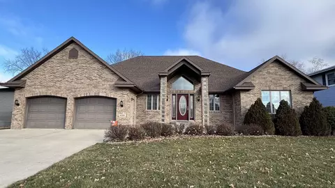 610 Sunset St, New Hampton, IA 50659