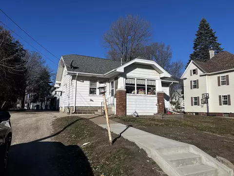228 228 12 Hammond Ave, Waterloo, IA 50702