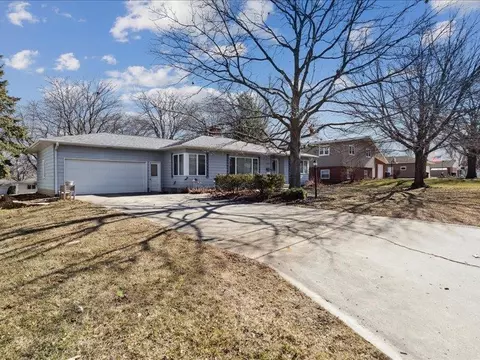 2149 Touchae St, Waterloo, IA 50702 photo 2