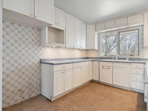 2149 Touchae St, Waterloo, IA 50702 photo 11