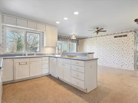 2149 Touchae St, Waterloo, IA 50702 photo 9