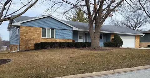 1424 Cedar River Dr, Waverly, IA 50677