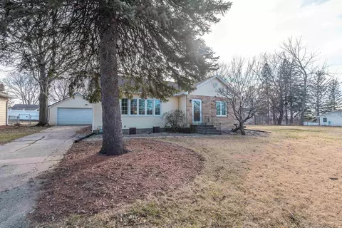 902 NE 2nd Ave, Waverly, IA 50677