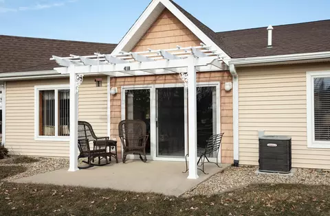 1412 Stone Ln #418, Waverly, IA 50677