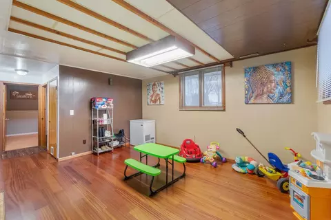 Living - 1446 E Ridgeway Ave, Waterloo, IA 50702 photo 3 of 3